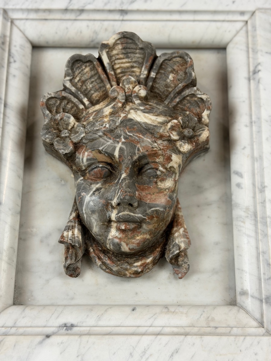 Mascaron féminin en marbre gris des Ardennes d’époque Régence,  XVIIIème siècle -photo-5