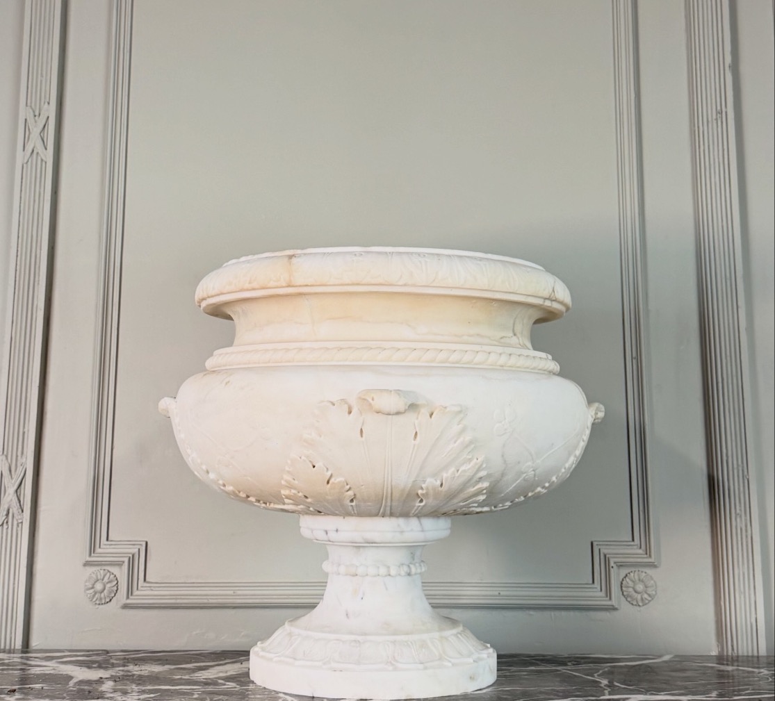 vasque néoclassique en marbre blanc de Carrare,  Italie, fin XVIIIe-début XIXe siècle-photo-2
