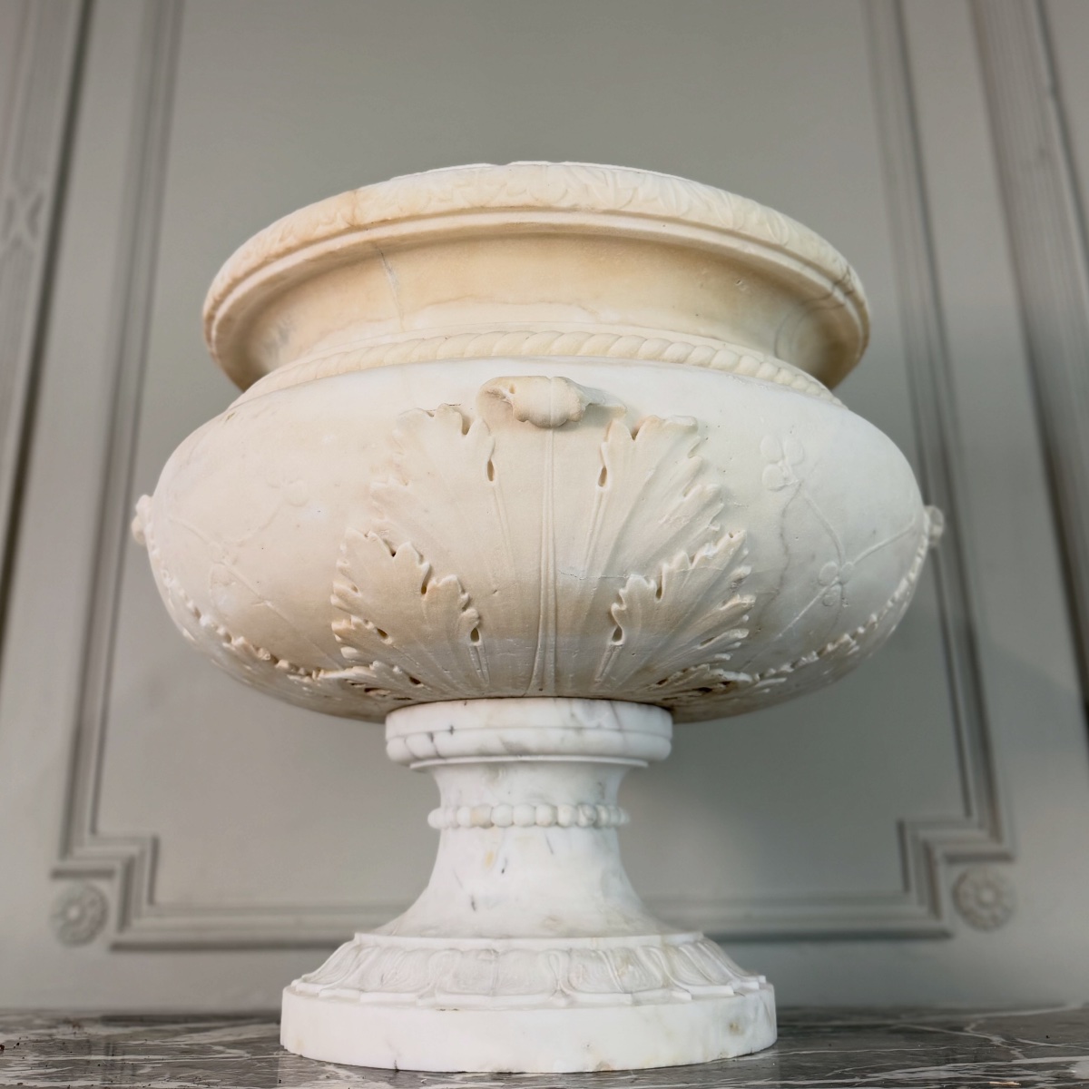vasque néoclassique en marbre blanc de Carrare,  Italie, fin XVIIIe-début XIXe siècle-photo-3