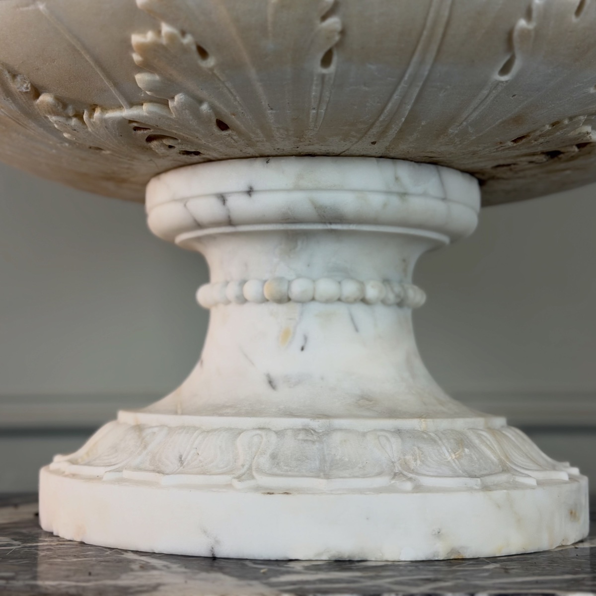 vasque néoclassique en marbre blanc de Carrare,  Italie, fin XVIIIe-début XIXe siècle-photo-4
