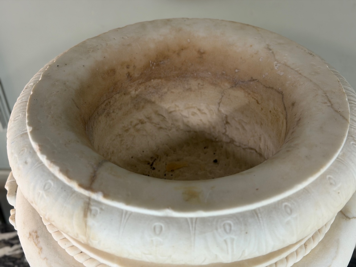 vasque néoclassique en marbre blanc de Carrare,  Italie, fin XVIIIe-début XIXe siècle-photo-3