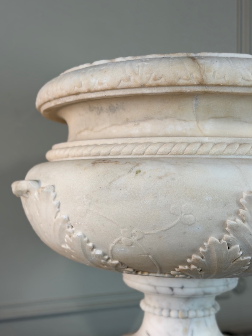 vasque néoclassique en marbre blanc de Carrare,  Italie, fin XVIIIe-début XIXe siècle-photo-4