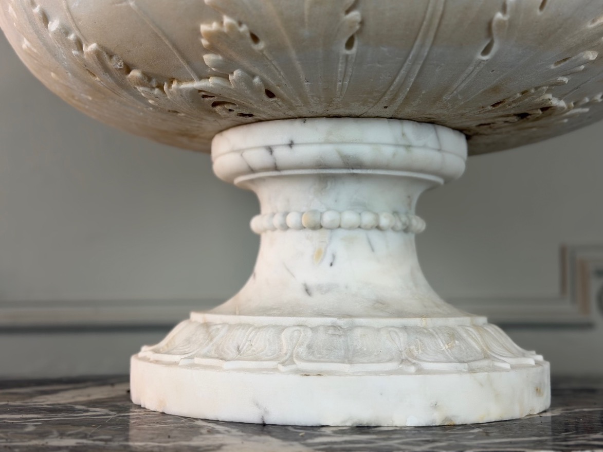 vasque néoclassique en marbre blanc de Carrare,  Italie, fin XVIIIe-début XIXe siècle-photo-7