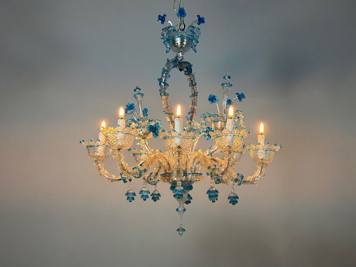 Lustre vénitien en verre de Murano incolore et bleu, 8 bras de lumière, vers 1920 