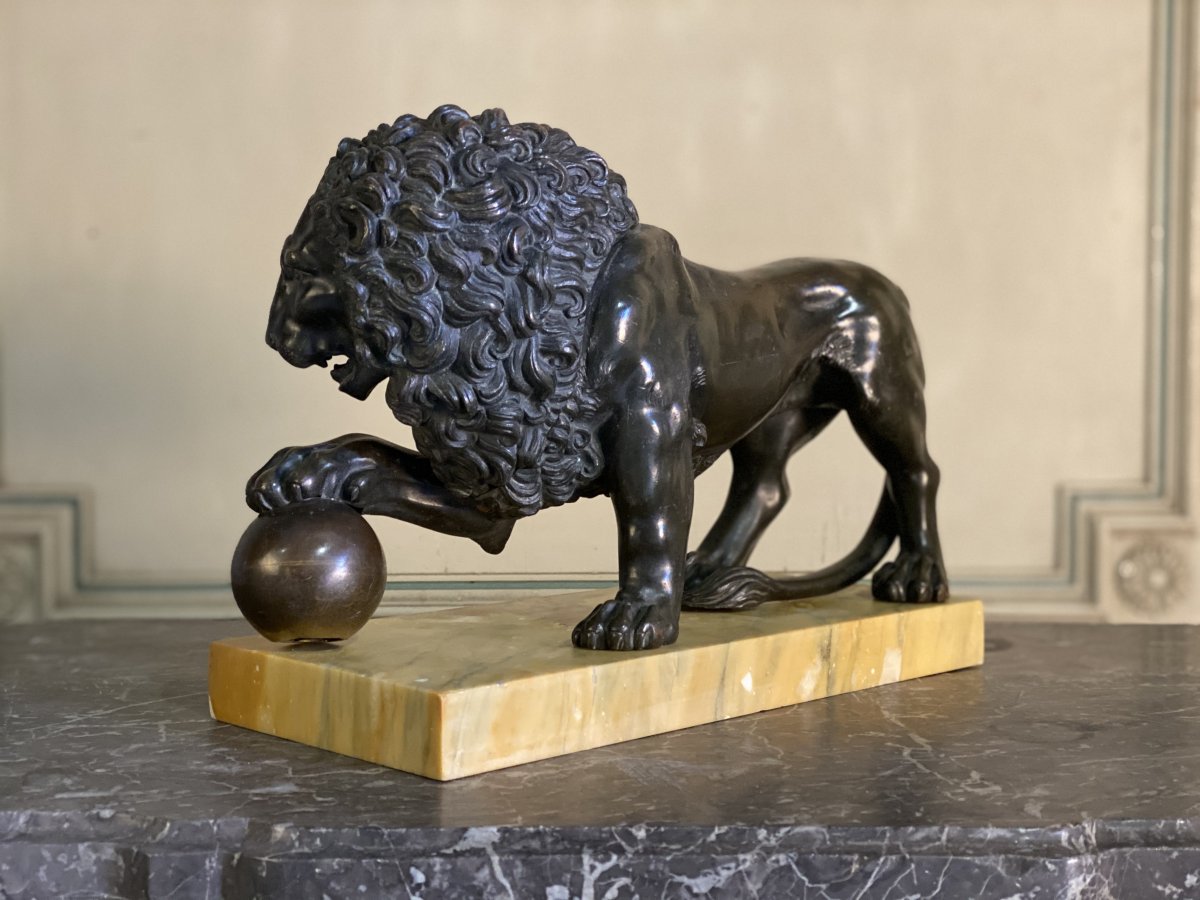 Lion Médicis En Bronze Sur Socle De Marbre Jaune De Sienne 