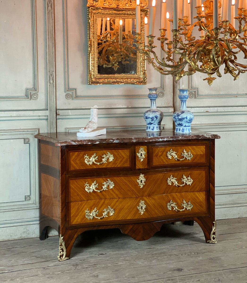 Commode En Placage De Bois De Rose Et Palissandre, Bronze Doré, Marbre De Rance, Louis XV