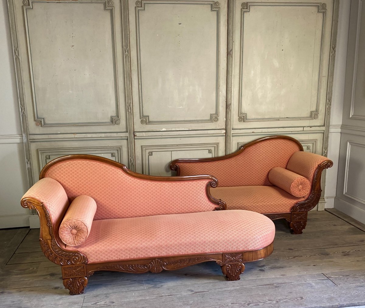 Pair Of Carved And Veneered Mahogany Daybeds, 19th Century -photo-4