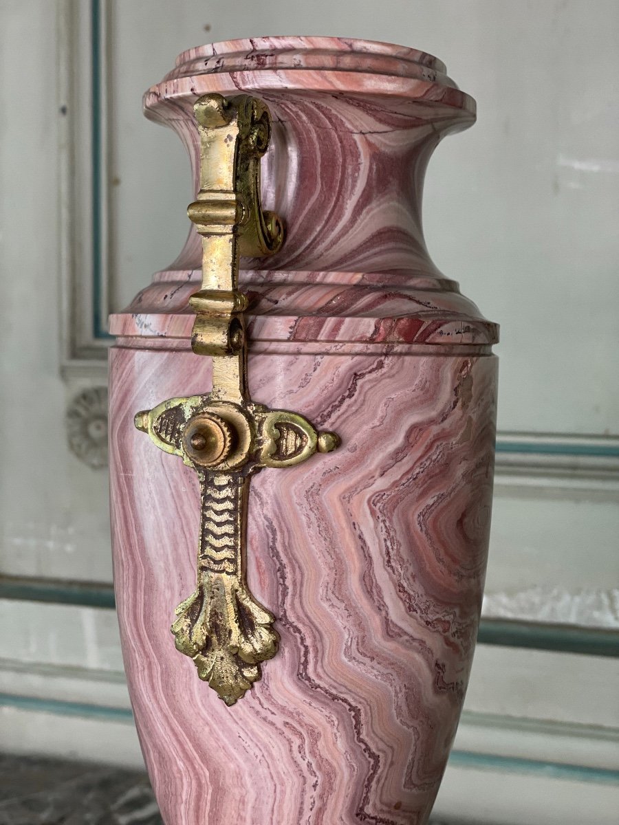 Paire D’urnes En Marbre Rose Et Bronzes Dorés-photo-2