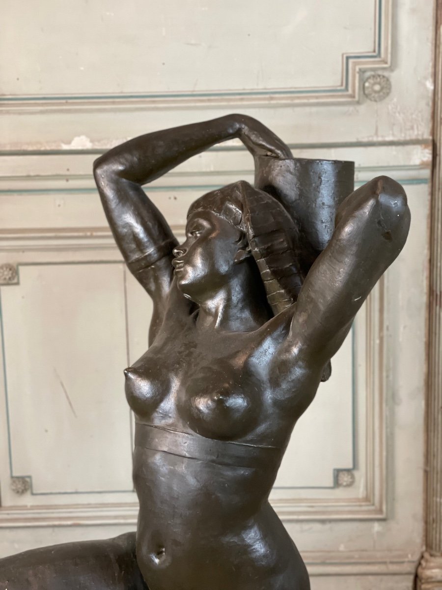 Sculpture En Plâtre, Femme Africaine Accroupie, Signature Illisible Sur La Base -photo-4