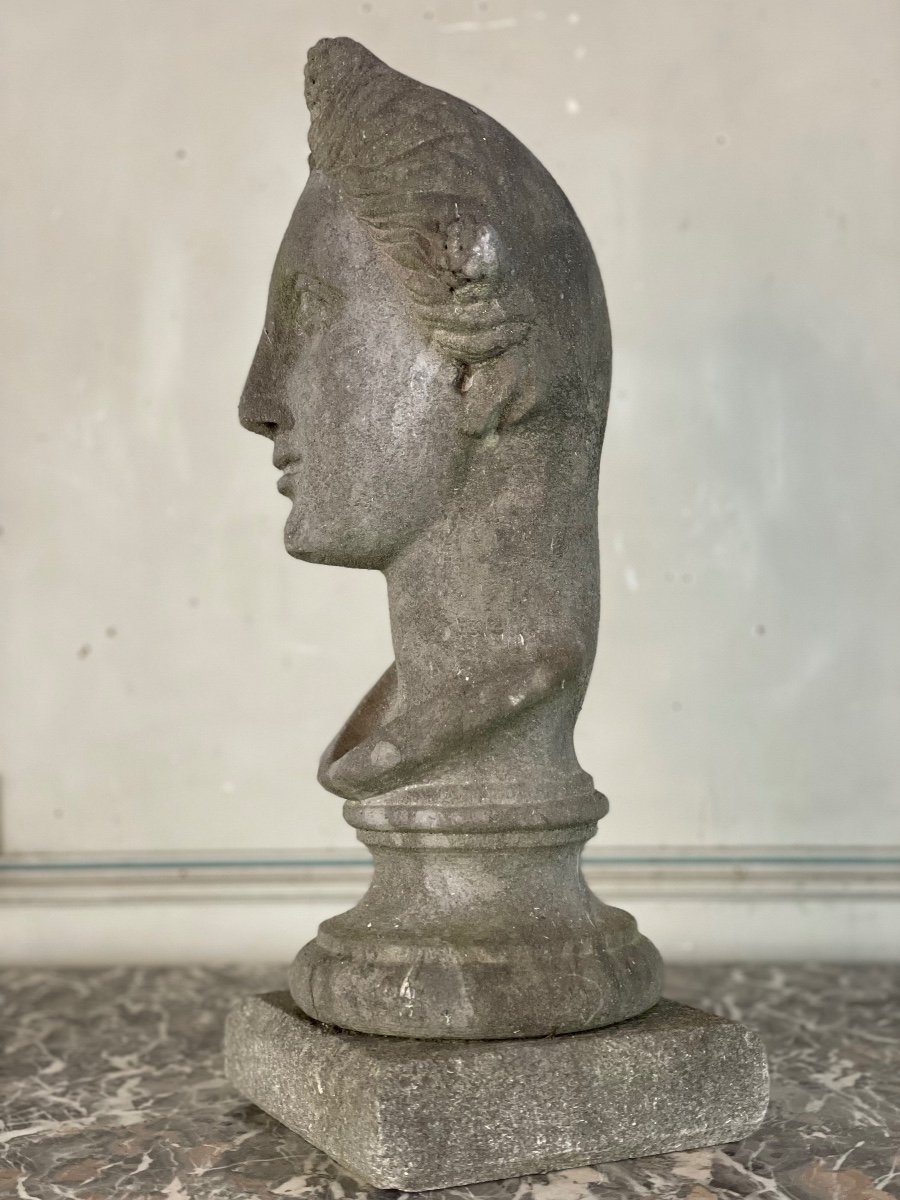 Buste Féminin Sculpté En Pierre -photo-3