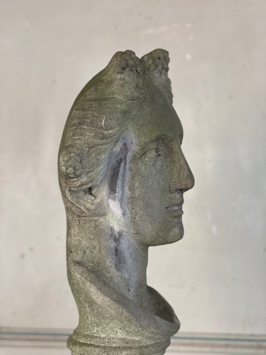 Buste Féminin Sculpté En Pierre -photo-7