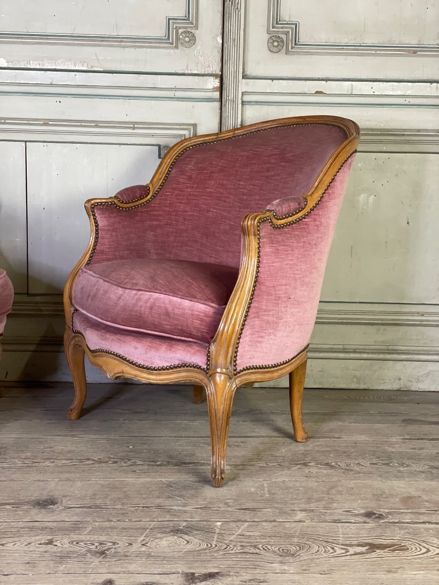 Paire De Bergères De Style Louis XV En Bois Sculpté, Velours Rose Vers 1900-photo-1