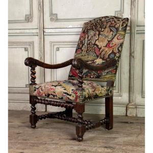 Fauteuil En Noyer Sculpté Et Tapisserie, Fin XVIIème