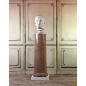 Colonne en granite sur une base en marbre de Carrare, vers 1880
