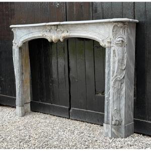 Cheminée Louis XV en marbre bleu turquin, XVIIIeme siècle