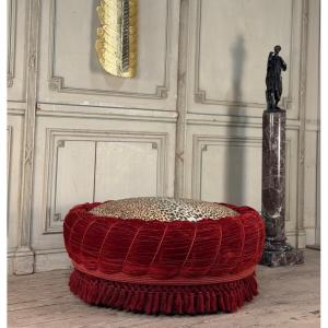 Grand pouf en velours et passementeries, vers 1880
