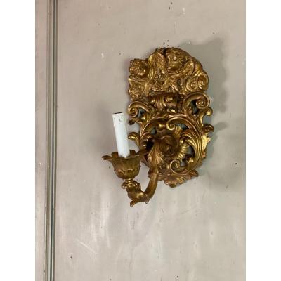 Paire D’appliques En Bois Sculpté Et Doré Surmontées De Deux Têtes D’angelots, Italie 