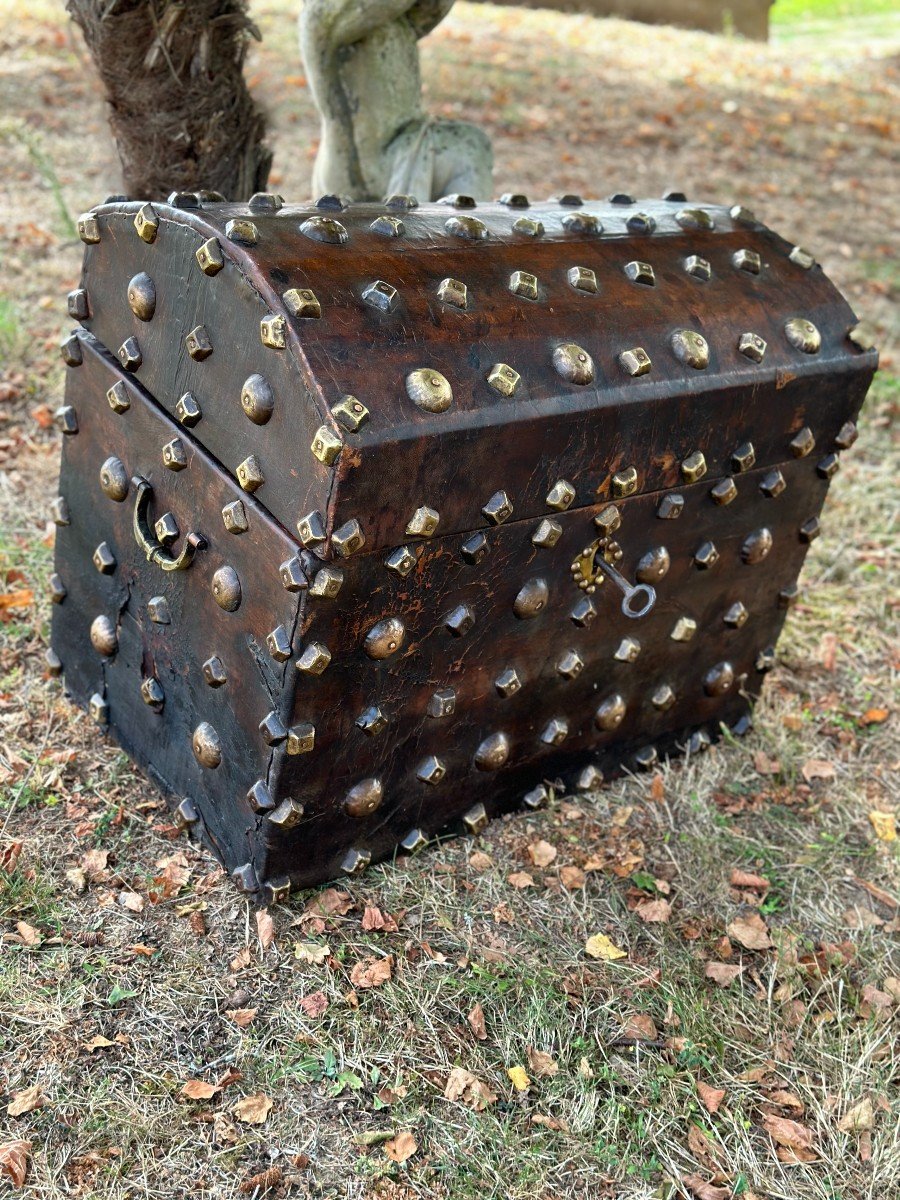 Large Leather Trunk, Spain, 17th Century-photo-6