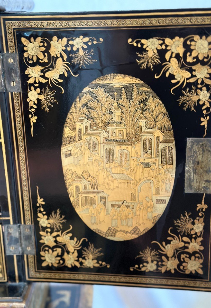 Chinese Lacquer Desk 19th Century-photo-1
