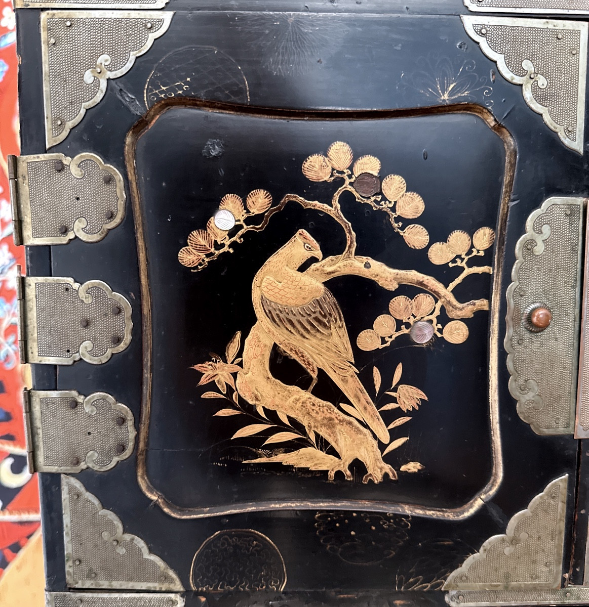  Antique Chinese Cabinet In Black And Gold Lacquer-photo-5