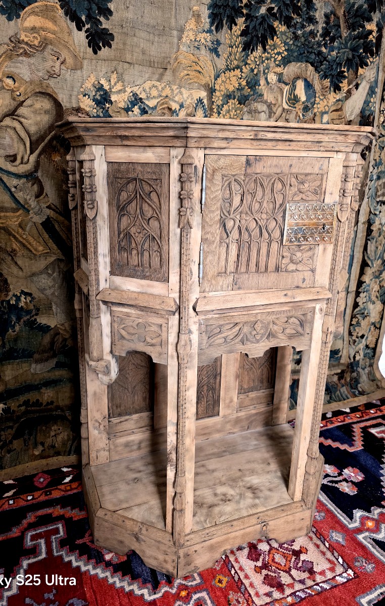 Gothic Dresser -photo-2