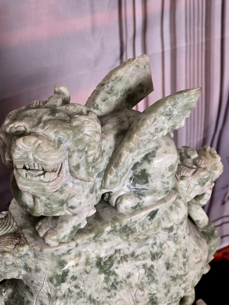 Vase couvert  en jade sculpté chine-photo-1