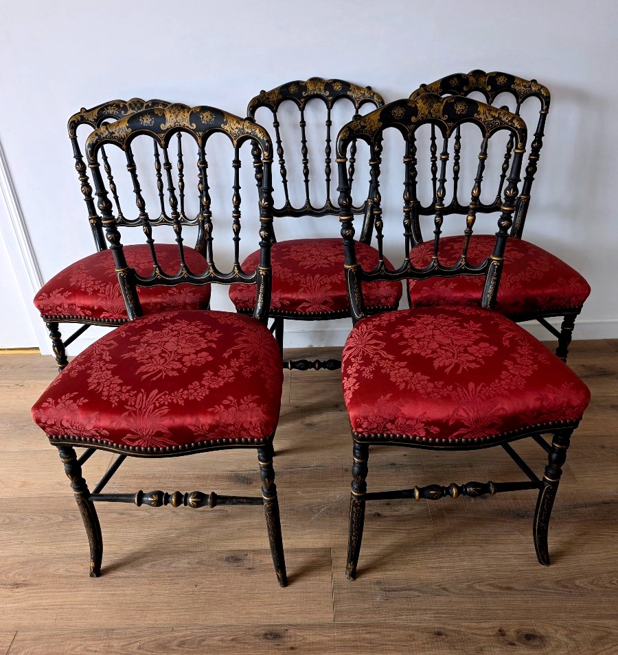 Série  de cinq  chaises Napoléon III, bois laqué noir et dorée -photo-2