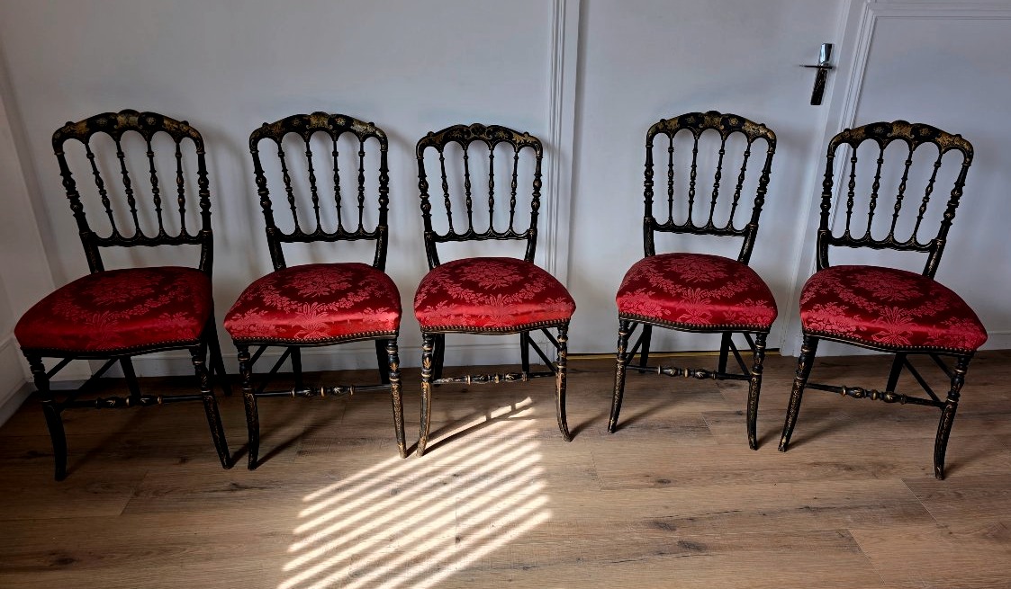 Série  de cinq  chaises Napoléon III, bois laqué noir et dorée -photo-4