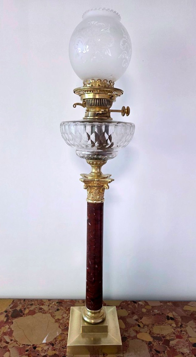 lampe à pétrole  bonze et cristal ornemental 