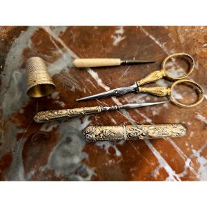 Nécessaire à couture en or