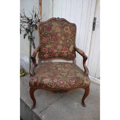 Fauteuil    18e siecle époque XV  Estampillée M CRESSON