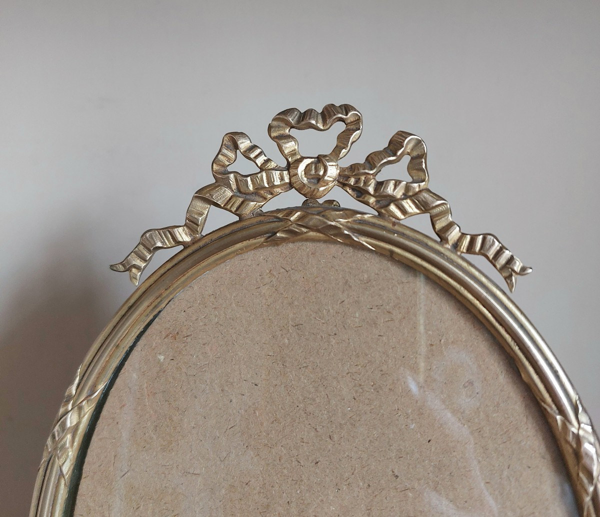 Louis XVI Style Oval Photo Frame -photo-4