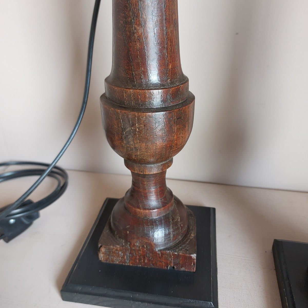 Paire de lampes en bois tourné -photo-1