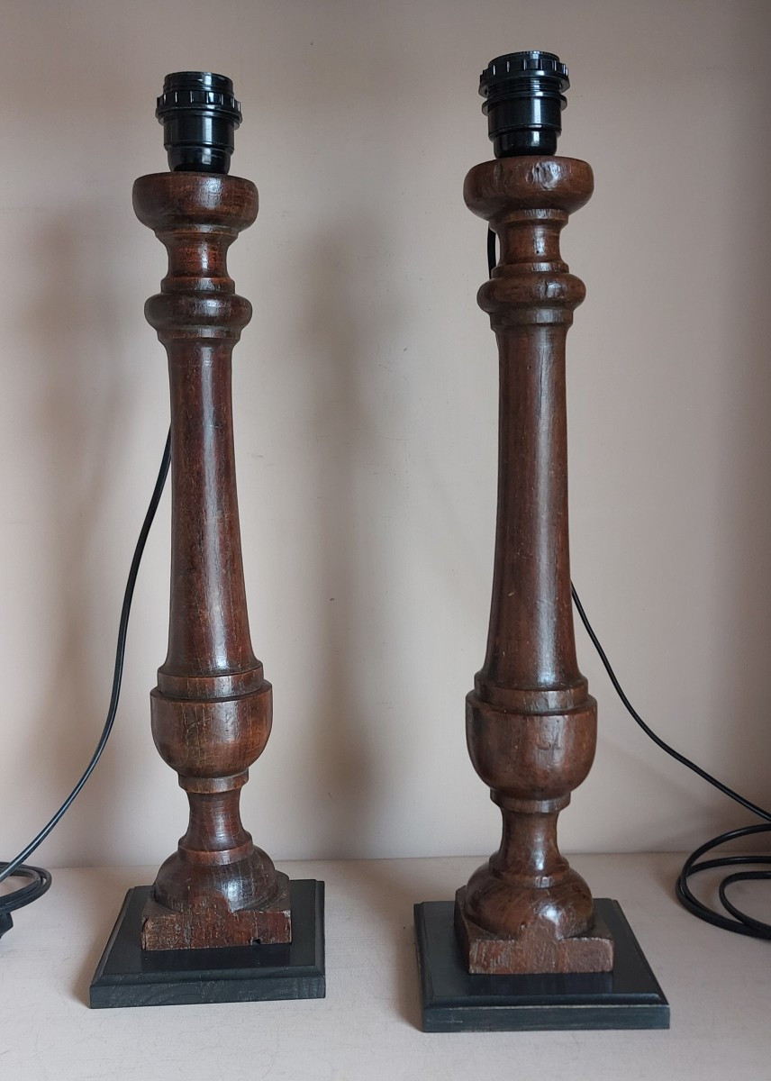 Paire de lampes en bois tourné 