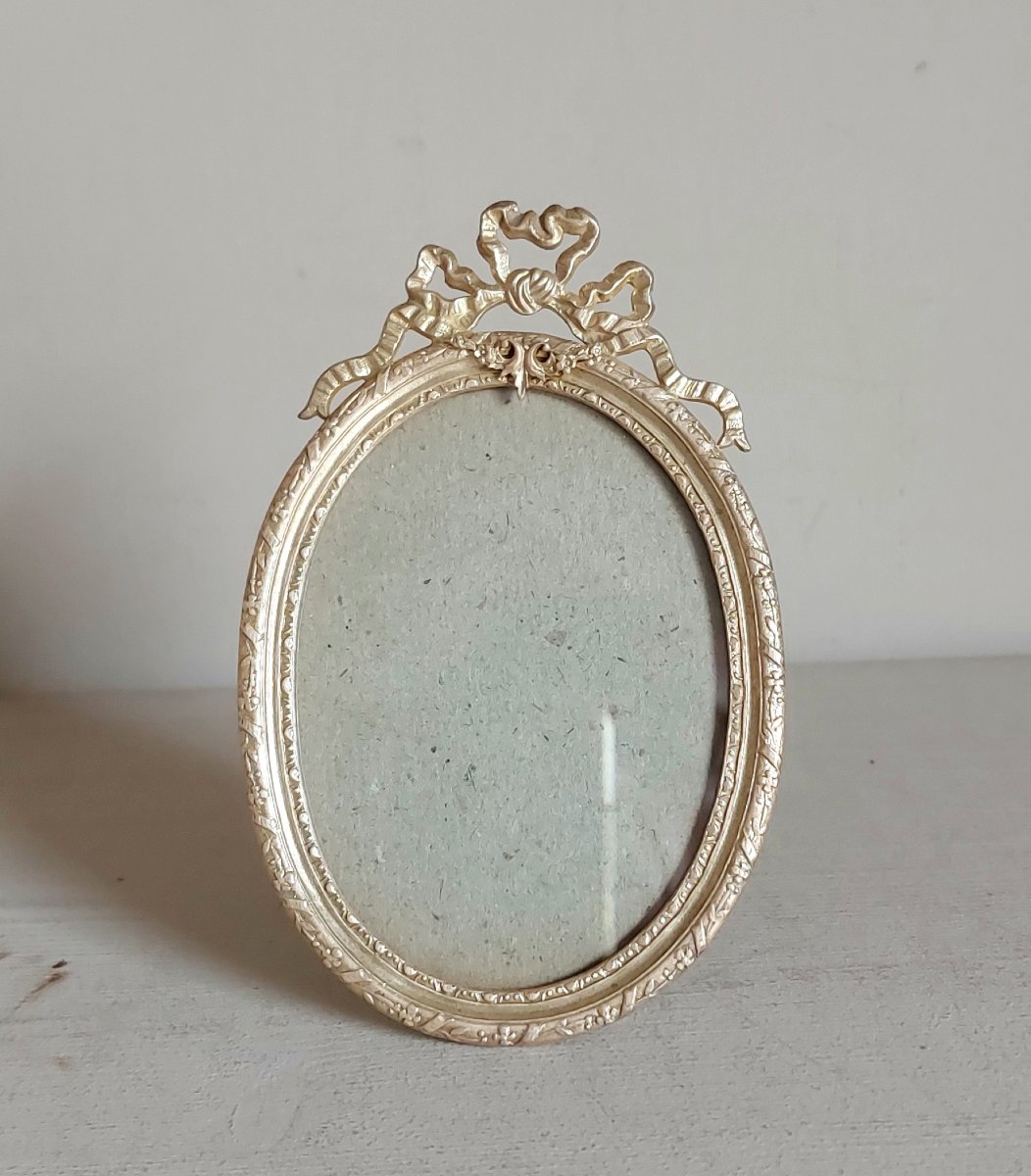Oval Gilded Bronze Frame In The Louis XVI Style 