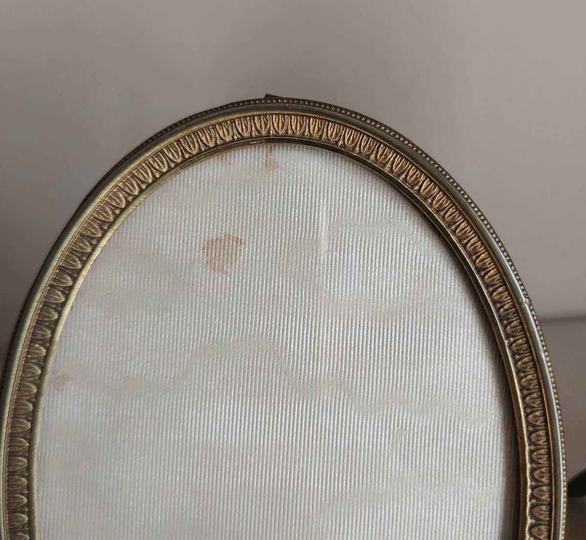 Pair Of Oval Picture Frames -photo-1