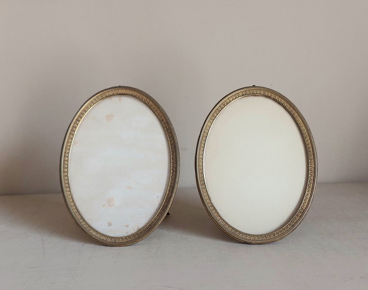 Pair Of Oval Picture Frames 