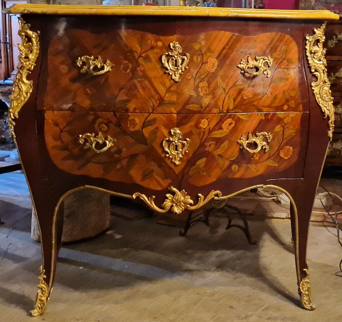 Commode Sauteuse Louis XV Estampillée Fg Pour François Garnier