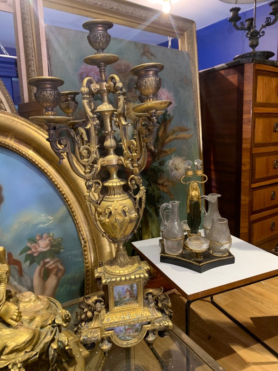 Pendulum And Candlesticks Gilt Bronze Trim & Sevres Cherubs Plates-photo-1