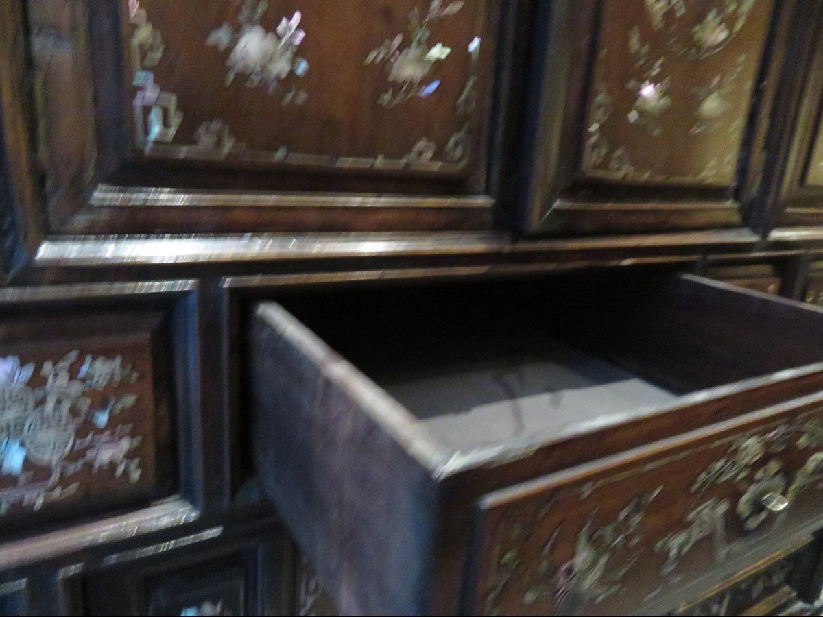 Ancien Buffet XIXe Chinois Indochinois En Bois Clair Marqueterie De Nacre Canton Personnage luo tien-photo-4