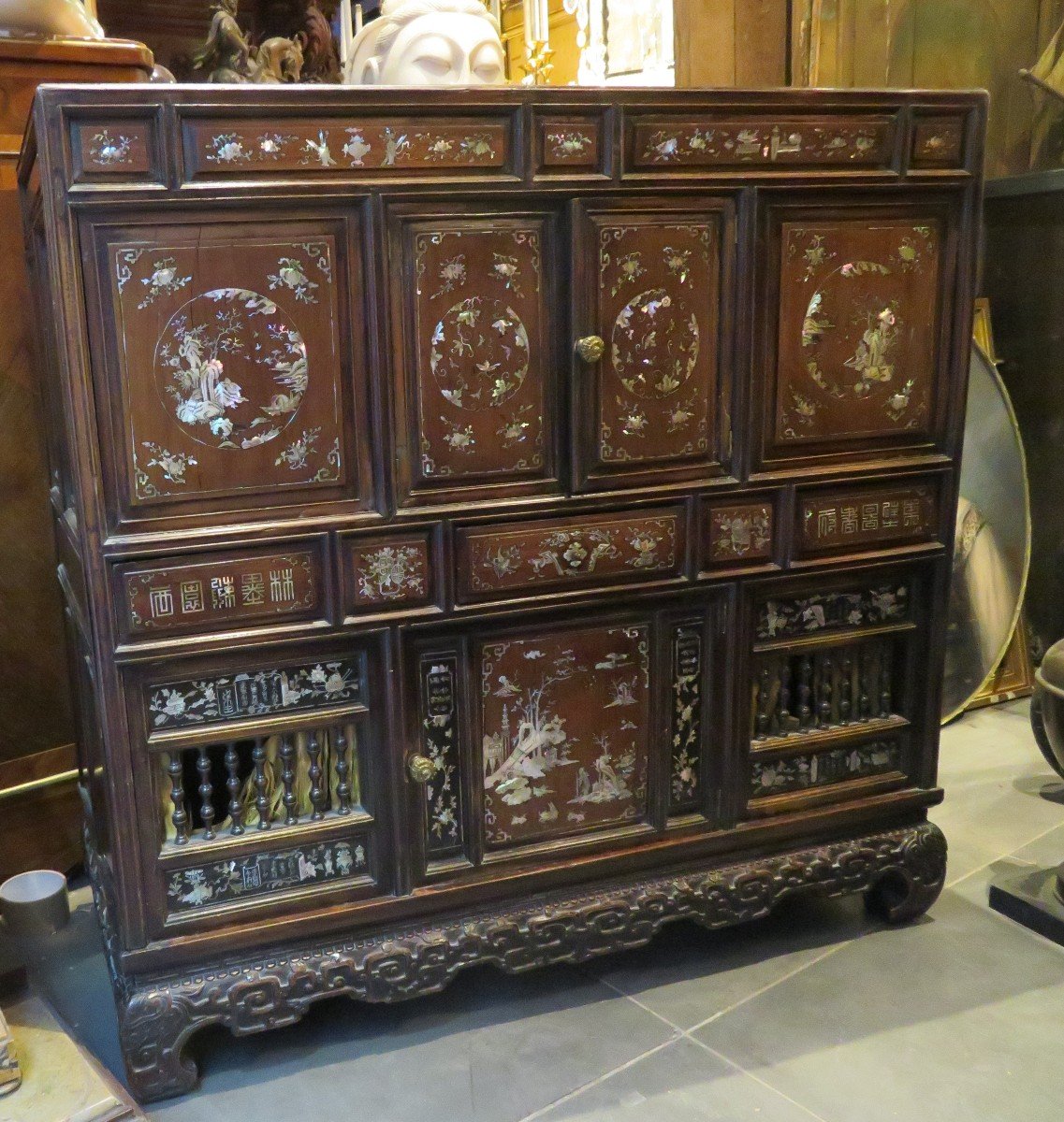 Ancien Buffet XIXe Chinois Indochinois En Bois Clair Marqueterie De Nacre Canton Personnage luo tien-photo-5