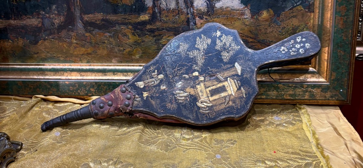 18th Century Bellows In Wood And Chinese Lacquer Red Moroccan Leather Fireplace 