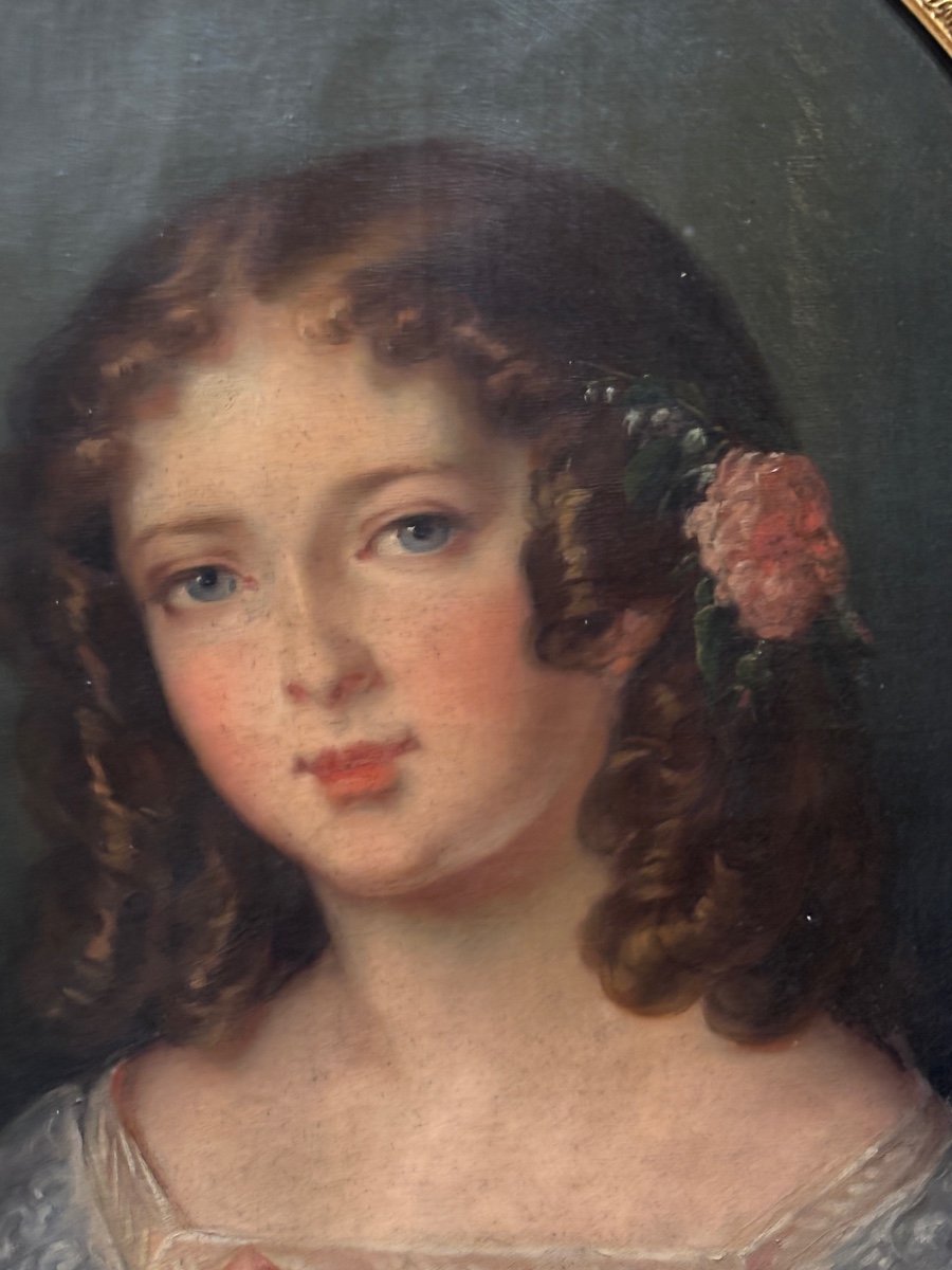 Très romantique  Portrait D'une jolie Jeune Fille Milieu XIXe En Médaillon Dans Son Cadre Doré -photo-2