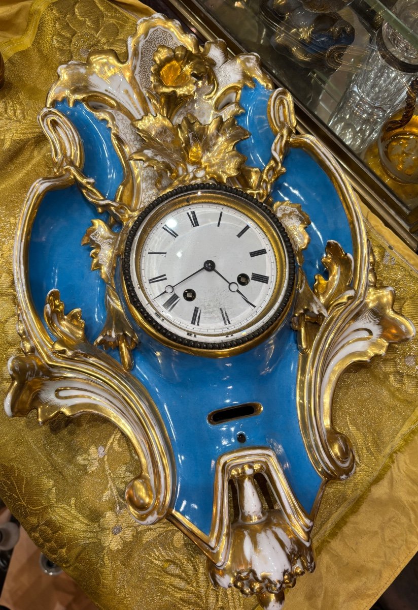 Cartel Pendule Murale En Porcelaine De Paris Fin XIXe à Décor Floral Et Dorures 