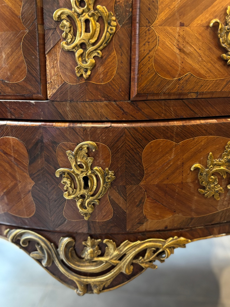 Petite Commode galbée époque XVIIIe Louis XV  Sauteuse Estampillée Roussel En Bois De Rose -photo-4