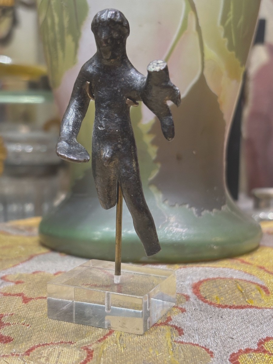 Etrurie Hercule ou lanceur de disque statuette en bronze 3 ou 4 e siècle avant jc  sur socle 