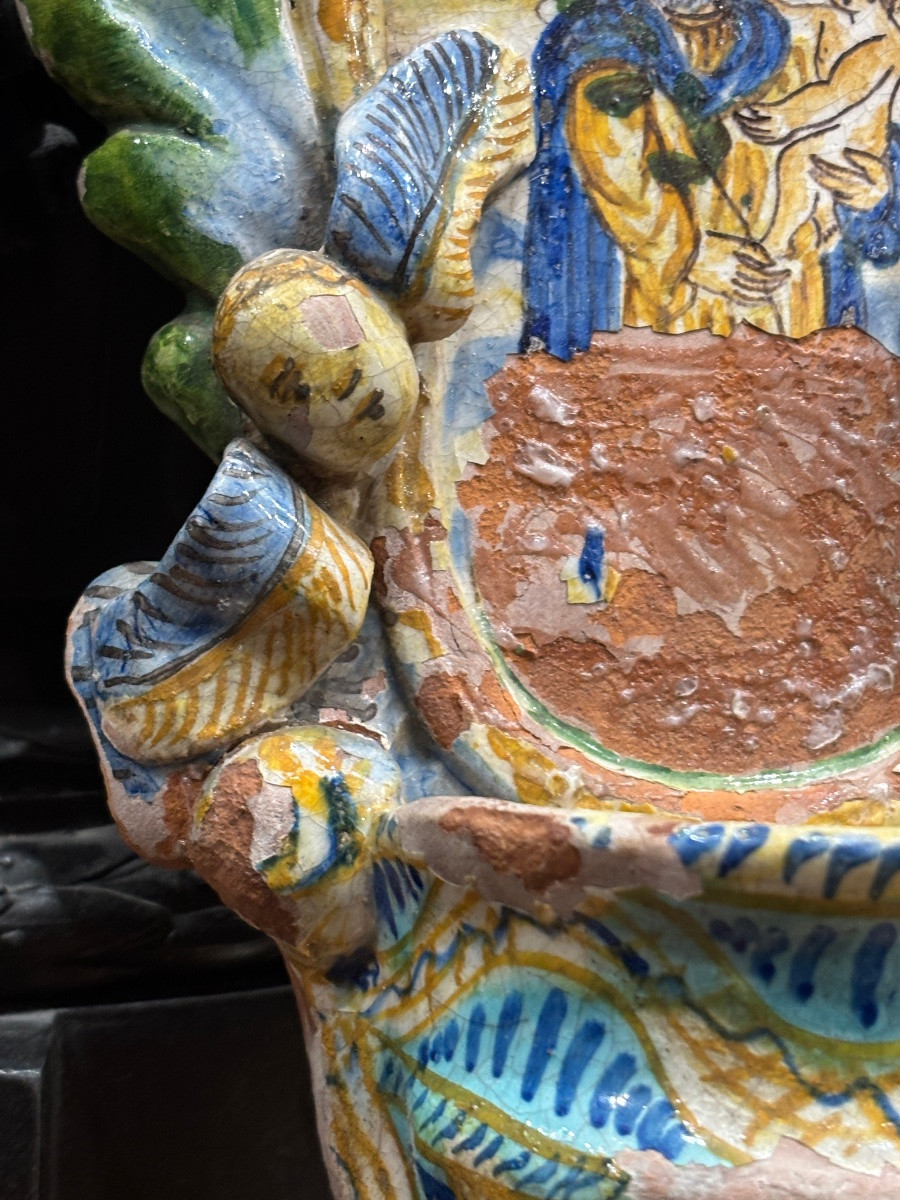 Italian Majolica Large Holy Water Font 17th-18th Century, Deruta Or Urbino Polychrome Earthenware With Cherubs -photo-3