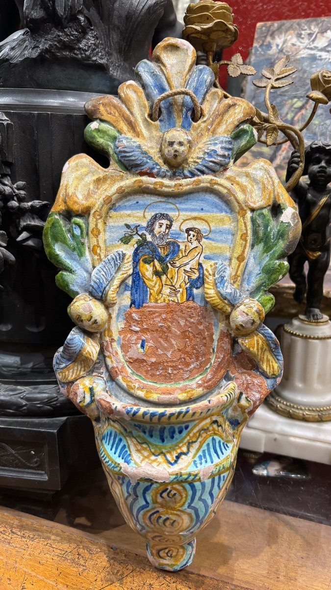 Italian Majolica Large Holy Water Font 17th-18th Century, Deruta Or Urbino Polychrome Earthenware With Cherubs 