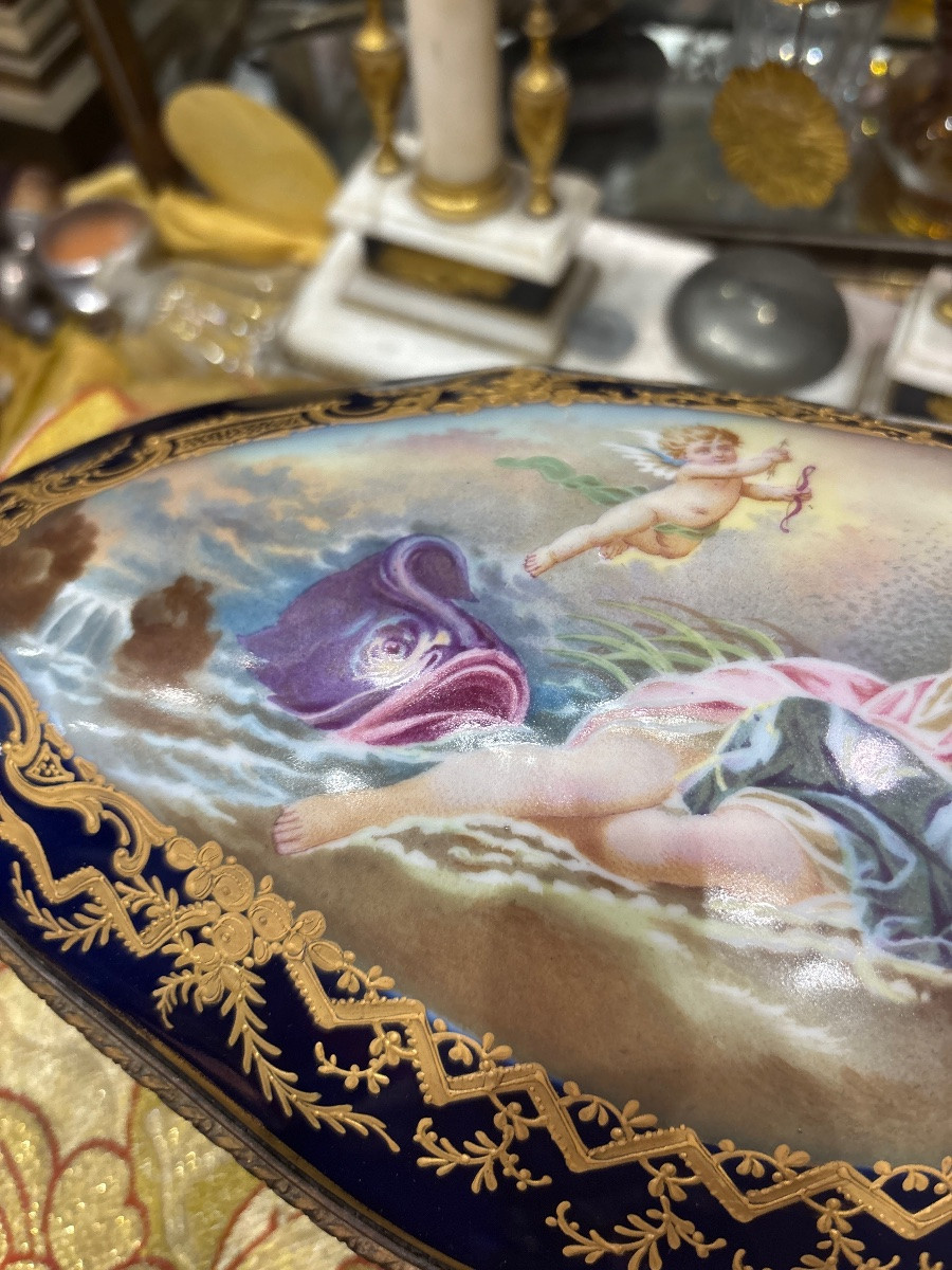 Sèvres tuileries GRANDE boîte bonbonnière en porcelaine à décor romantique angelot signée  -photo-1