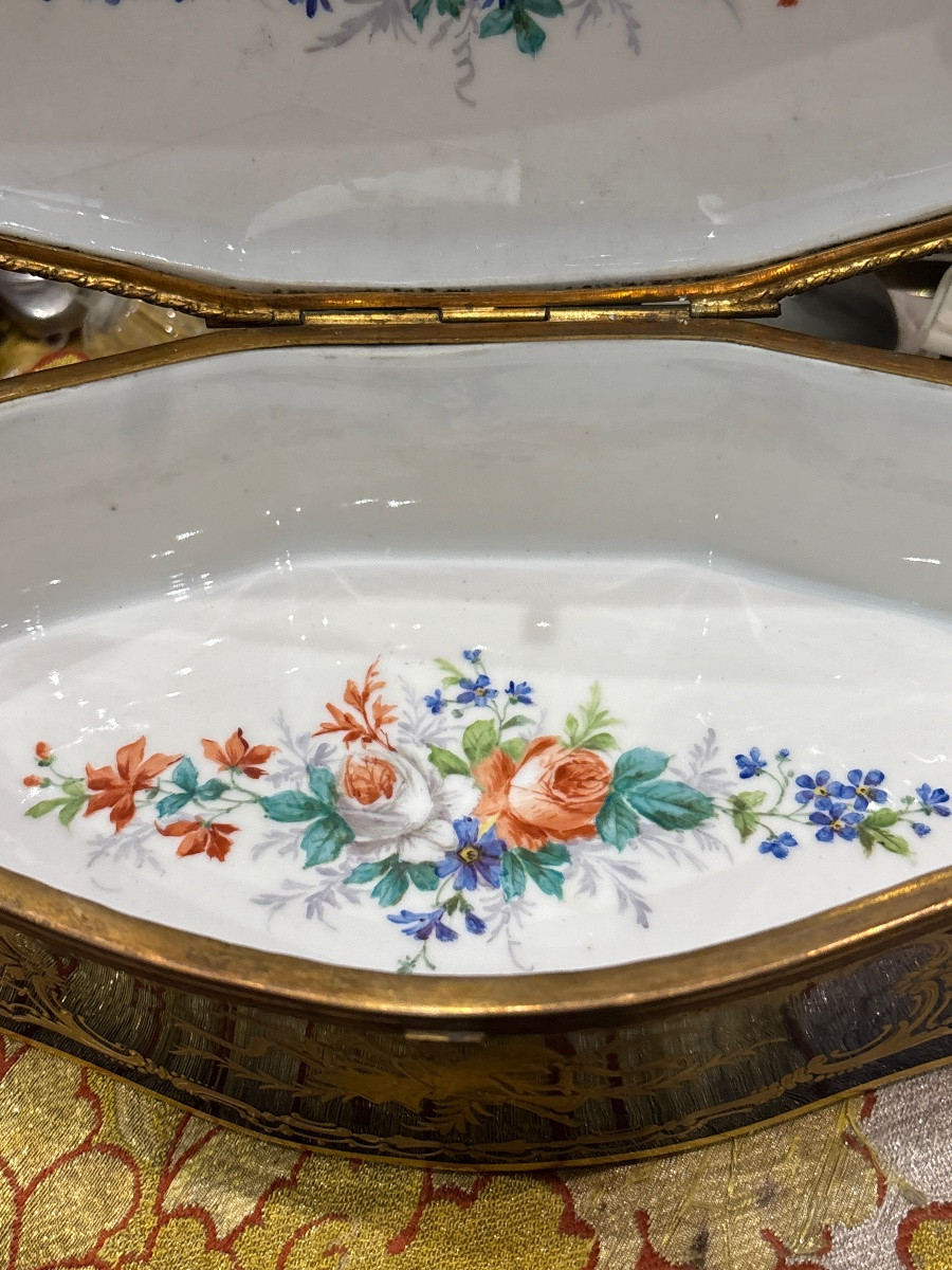 Sèvres tuileries GRANDE boîte bonbonnière en porcelaine à décor romantique angelot signée  -photo-4